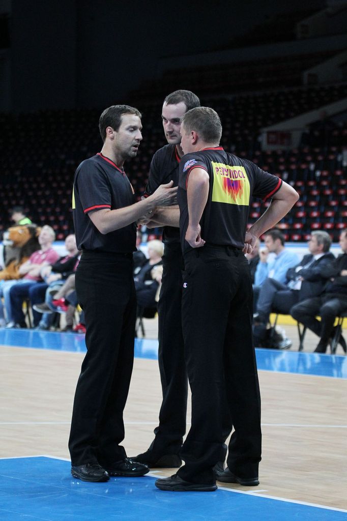 Basketbal, Nymburk - Fuenlabrada: rozhodčí