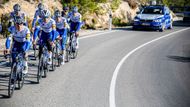 Deceuninck - Quick-Step opustili velcí závodníci jako Philippe Gilbert, Enric Mas či Elia Viviani, odešel také Čech Petr Vakoč. Nicméně i s pozměněnou a omlazenou sestavou si tým nedává malé cíle.