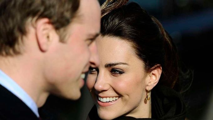 Královský pár snů princ William a Kate Middletonová společně pokřtili nový záchranný člun RNLI. Šlo o jejich první společné veřejné vystoupení na nějaké akci (únor 2011).
