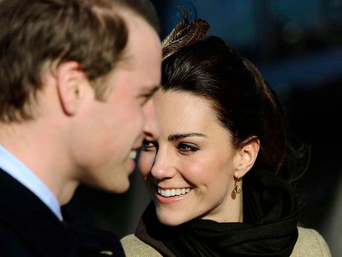 Královský pár snů princ William a Kate Middletonová společně pokřtili nový záchranný člun RNLI. Šlo o jejich první společné veřejné vystoupení na nějaké akci (únor 2011).