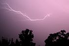 Ženou se na nás bouřky a vichřice, varují meteorologové