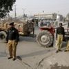 Pákistánská police blokuje příjezd k městu Rávalpindí, kde se mají konat demonstrace