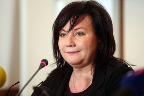 Vláda schválila přistoupení k fiskálnímu paktu EU. Je ostuda, že tak pozdě, říká Schillerová