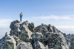 Ve Vysokých Tatrách zemřel český horolezec, na hlavu mu spadl kus skály