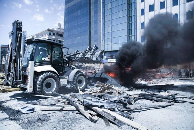 Demonstrace na istanbulském náměstí Taksím očima tureckého fotografa