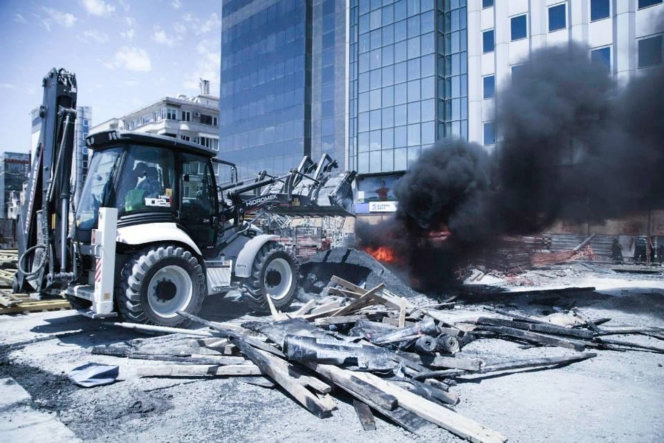 Demonstrace na istanbulském náměstí Taksím očima tureckého fotografa