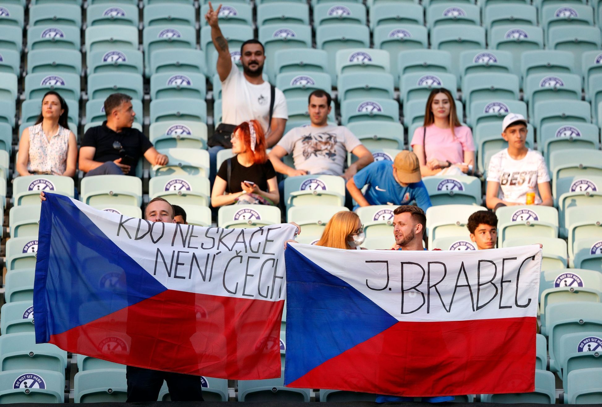 Čeští fanoušci před čtvrtfinále Česko - Dánsko na ME 2020