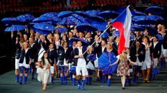 Olympiáda zahájení - Češi - vlajkonoš Petr Koukal