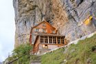 Slavný hotel a restaurace Aescher-Wildkirchli patří již desítky let k ikonickým místům švýcarského kantonu Appenzell Innerrhoden.