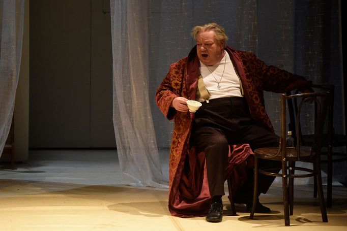 Norbert Lichý jako starý Karamazov.