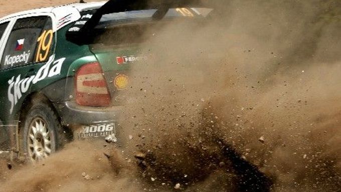 Český jezdec Jan Kopecký s Fabií na trati Rallye Akropolis v Řecku.