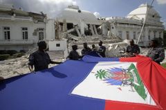Haiti žádá svět o 3 miliardy dolarů a armádní konzervy