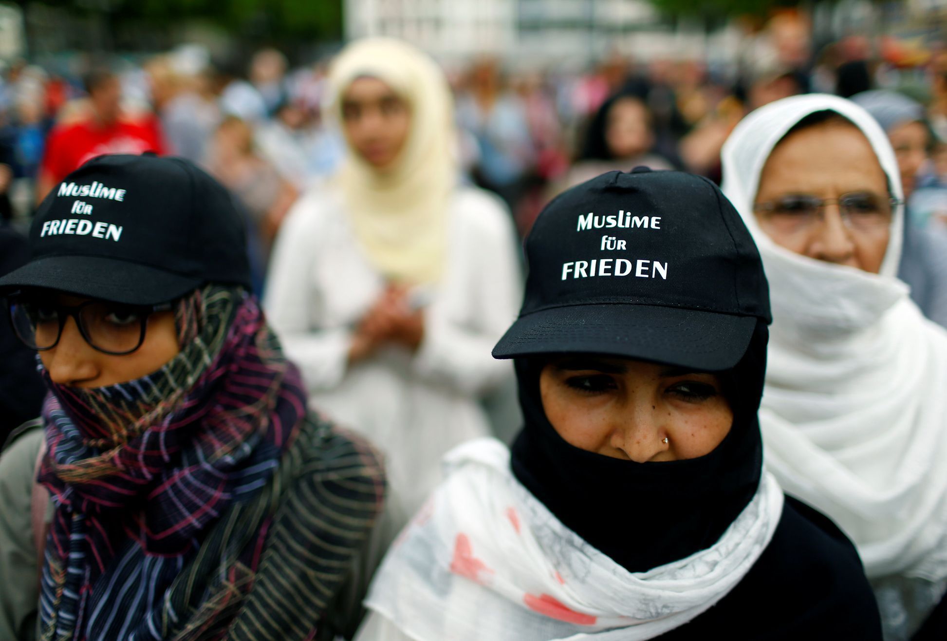 Mírový pochod muslimů v Kolíně nad Rýnem