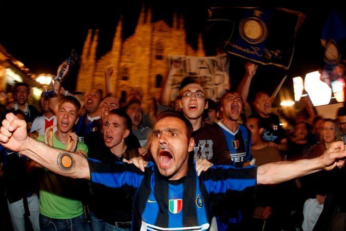 Fanoušci Interu Milán slaví mistrovský titul.