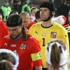 Fotbal Česko-Polsko: kapitán Tomáš Ujfaluši a brankář Petr Čech