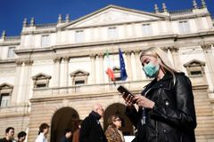 Sever Itálie paralyzuje koronavirus. Nakupuje se na turnusy, hospody i školy zavřely