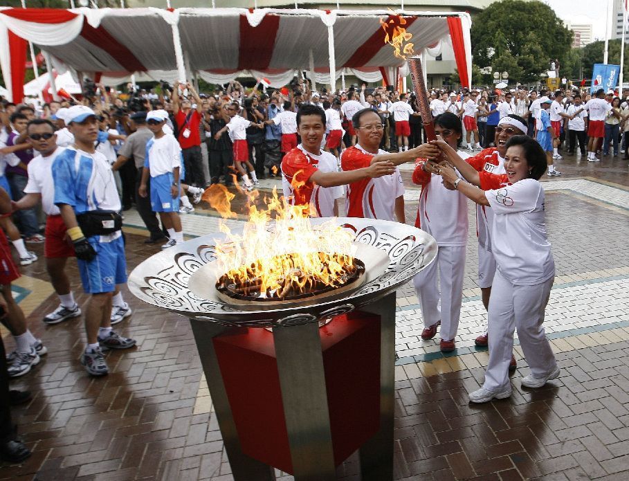 Olympijský oheň v Jakartě