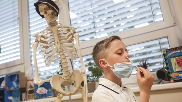 Pro děti do 18 let zůstanou preventivní testy na covid-19 i po 1. září zdarma; Zdroj foto: Jakub Plíhal