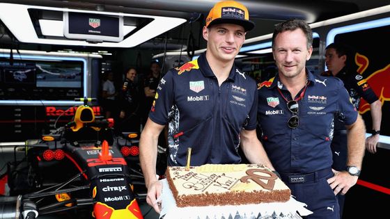 Max Verstappen se už podruhé postavil na nejvyšší stupeň vítězů. Ve věku 20 let a 1 den