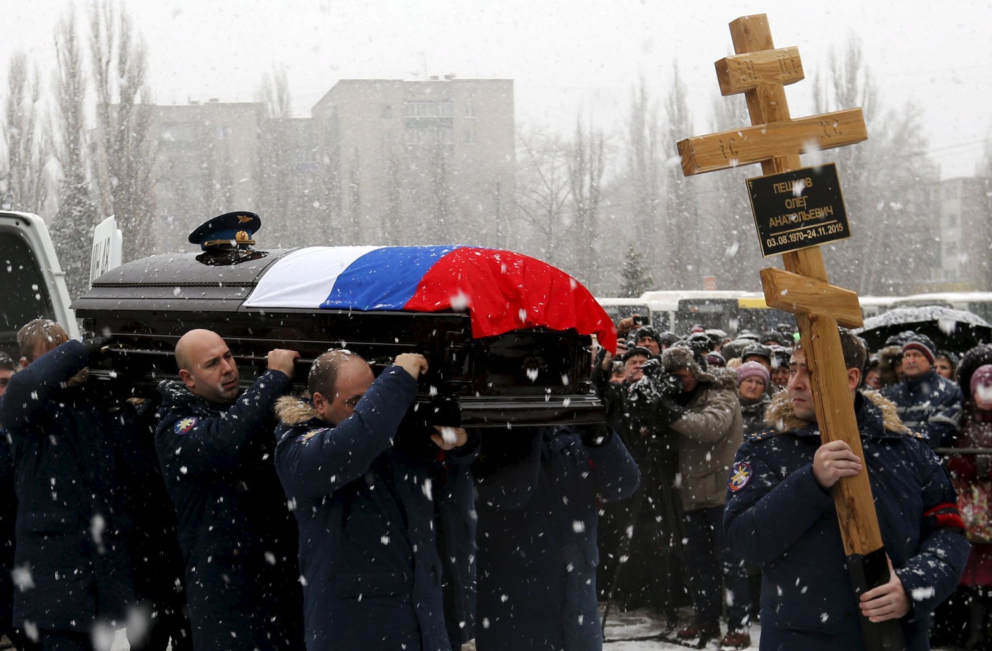 Pohřeb ruského pilota, sestřeleného 24. listopadu nad turecko-syrskou hranicí.