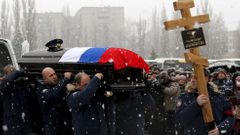 Pohřeb ruského pilota, sestřeleného 24. listopadu nad turecko-syrskou hranicí.