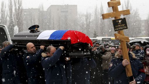 Pohřeb ruského pilota, sestřeleného 24.listopadu nad turecko-syrskou hranicí.