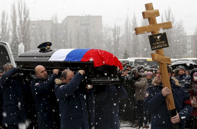 Pohřeb ruského pilota, sestřeleného 24.listopadu nad turecko-syrskou hranicí.