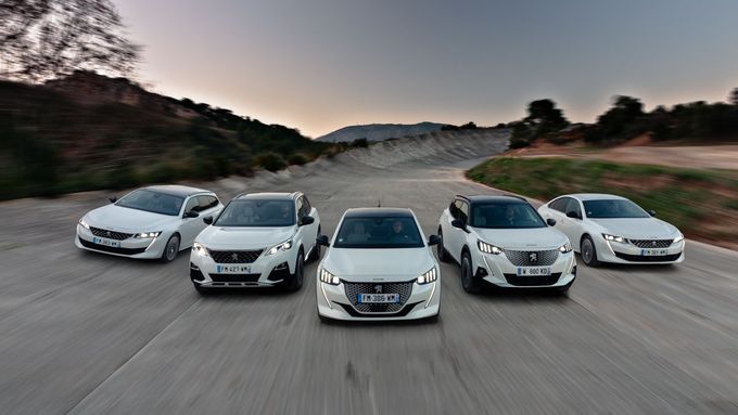 Peugeot nakročil do století elektřiny. Za tři roky chce mít baterie ve všech modelech
