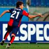 Alberto Zapater se raduje z gólu do sítě Slavie.