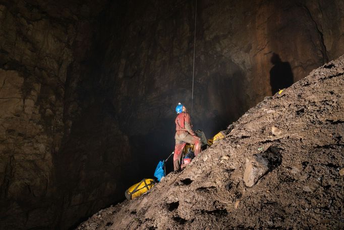 Čeští speleologové zkoumají slovinskou jeskyni Kačna jama