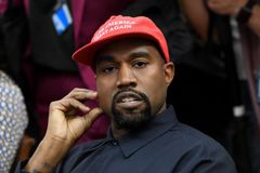 Kanye West v prezidentských volbách hlasoval pro sebe, jméno si na lístek dopsal