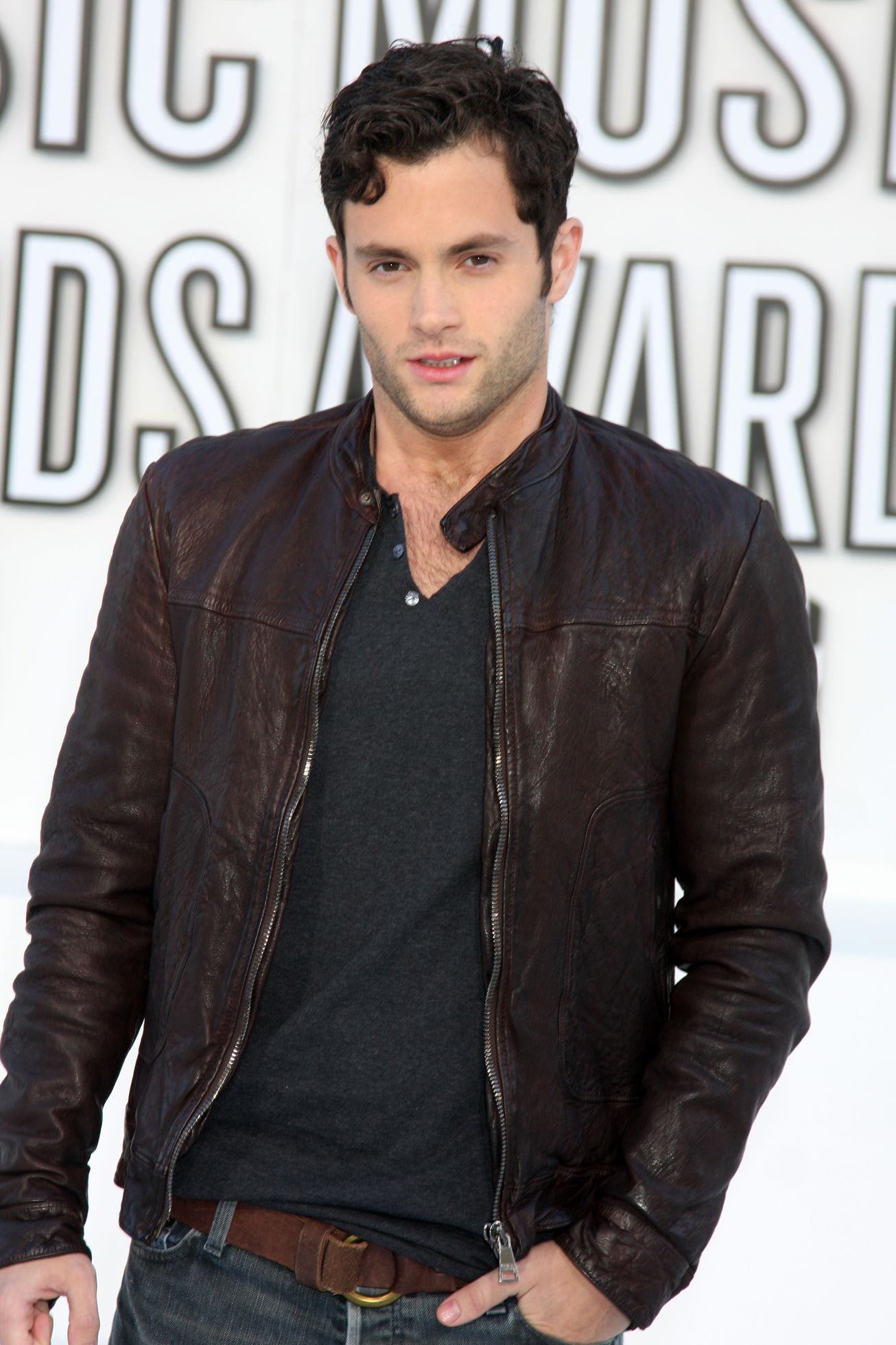 Penn Badgley, zena