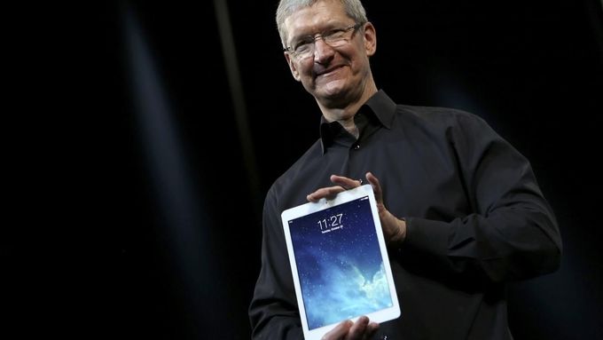 Šéf Applu Tim Cook představuje iPad Air.