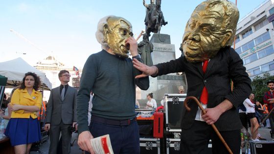 Fotoblog z demonstrace: Ať žije Miloš Zeman! skandoval tisícihlavý dav. V Číně! dodal