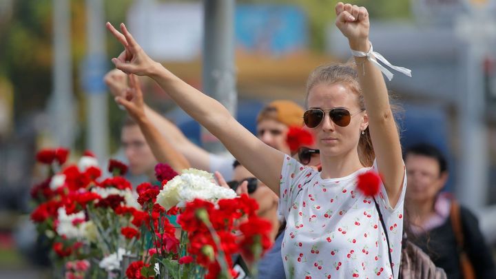 Obrazem: V Minsku pokračují protesty, metro nezastavuje a internet je vypnutý