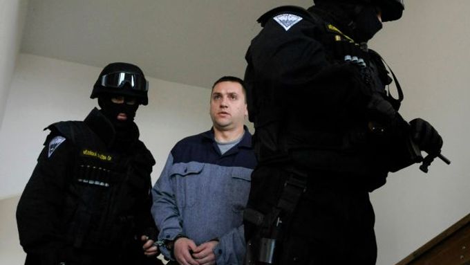 Organizovaná skupina desítek lidí kolem Davida Berdycha (na snímku) si trestnou činností přišla údajně na více než 100 milionů korun.