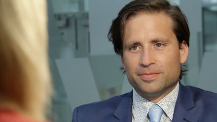 Ekonom: Mzdy lidem porostou, intervence ČNB ale můžou škodit