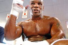 Tyson zahodil drogy a 65 kilo. Zahodí i měkká pravidla, která jsou terčem posměchu?