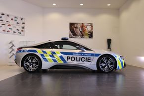 Foto: Policejní BMW i8 do detailu. Nově má kamerový systém a bude měřit rychlost