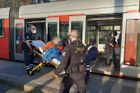 Řidič tramvaje vyzval cestujícího k nasazení roušky, ten na něj vytáhl nůž