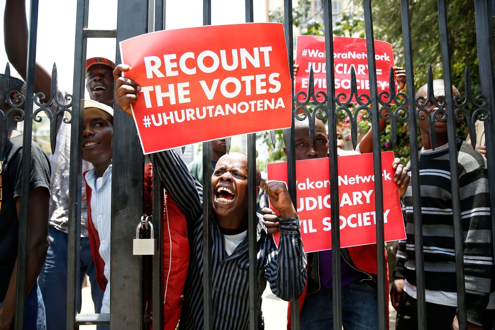 Demonstranti v Keni