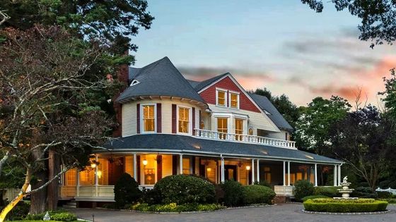 Tuhle vilu můžete znát z televize. Viktoriánské sídlo v zajetí duchařiny je na prodej