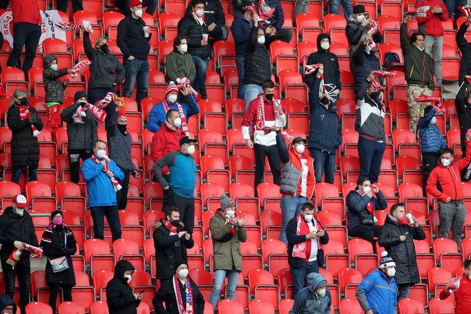 Fanoušci na zápase 30. kola F:L Slavia - Plzeň