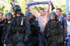 Fotbalová policie padla, oposmlouva přetlačila Paroubka