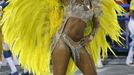 Drum Queen Juliana Alves of the Unidos da Tijuca samba school dances on the first night of the annual carnival parade in Rio de Janeiro's Sambadrome, February 10, 2013. REUTERS/Sergio Moraes (BRAZIL - Tags: SOCIETY) Published: Úno. 11, 2013, 3:40 dop.