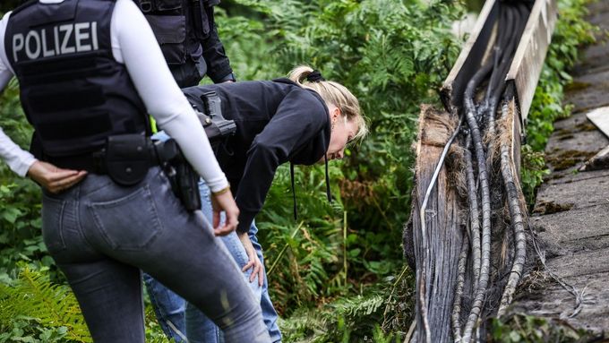 Podle DPA se uzavírka týká jedné z nejdůležitějších a nejvytíženějších tratí v Německu.