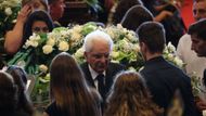 Ceremonie se účastnili i italský prezident Sergio Mattarella a premiér Giuseppe Conte. Prezident Mattarella dopoledne navštívil místo neštěstí a mluvil tam se záchranáři, kteří dosud prohledávají trosky.