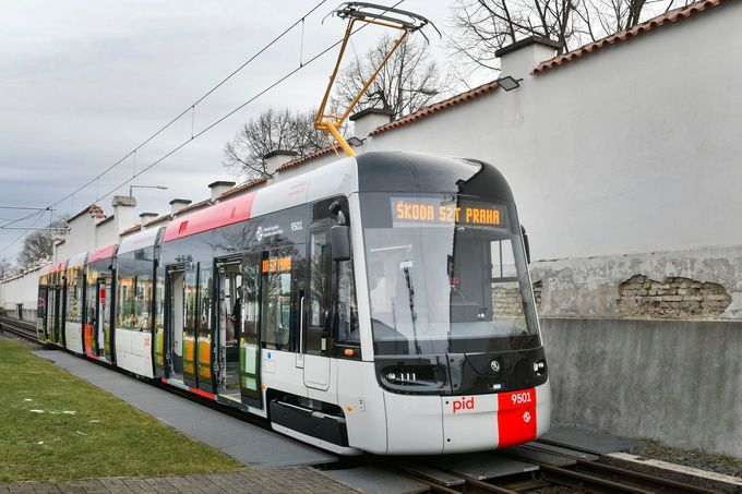 Škoda 52T - prototyp nové pražské tramvaje při oficiálním představení v Plzni 27. ledna 2025. Ilustrační snímek