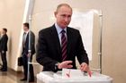 Vladimir Putin potvrdil kandidaturu v ruských prezidentských volbách v březnu 2018. Nemá konkurenta
