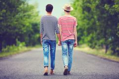 Stejnopohlavní páry budou moci uzavírat partnerství s většinou práv manželů